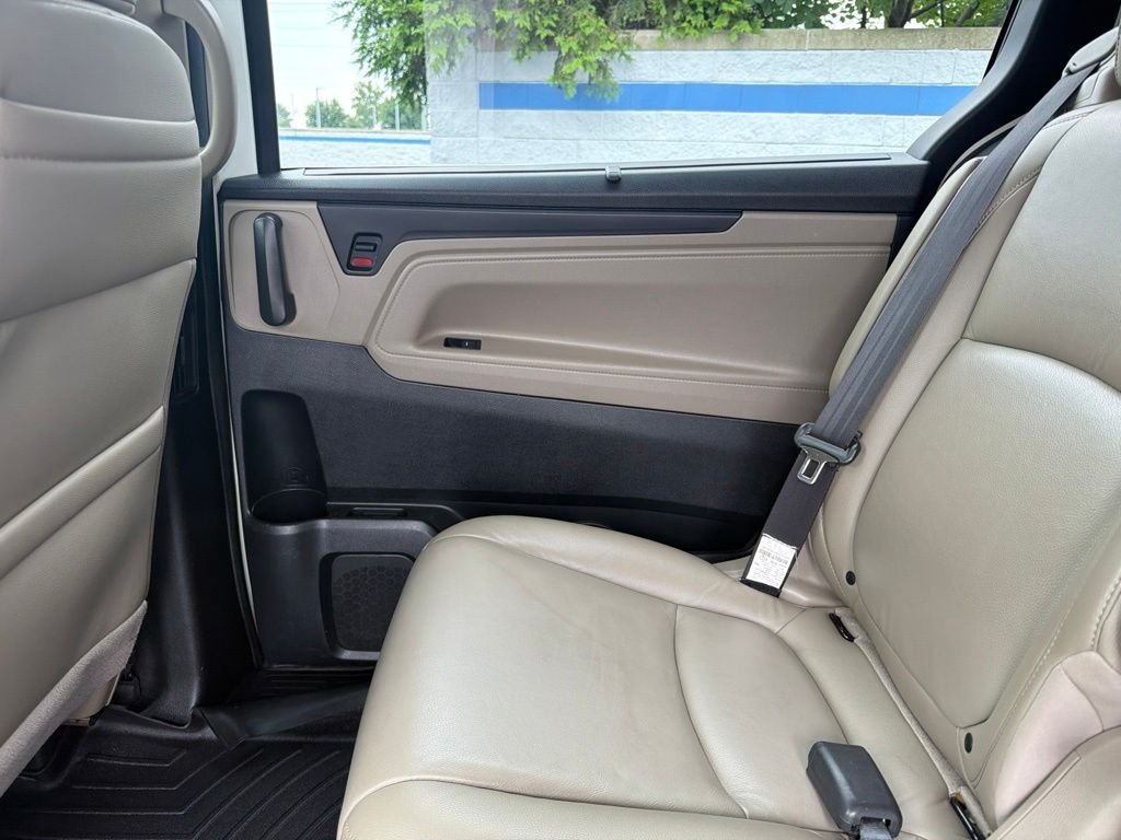 Used 2019 White Diamond Pearl Honda EX-L image 25