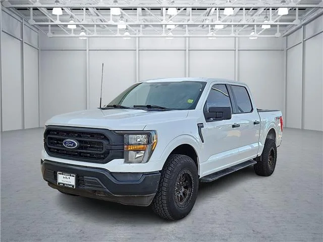 Used 2023 Oxford White Ford XL 4x4 SuperCrew Cab 5.5 ft. box 145 in. WB image 1