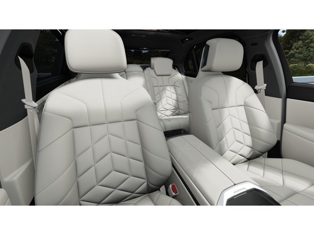 New 2027 Black Sapphire Metallic BMW i7 image 11