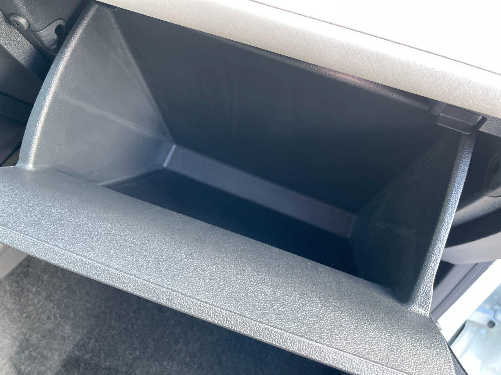 New 2026  Volkswagen SE image 40