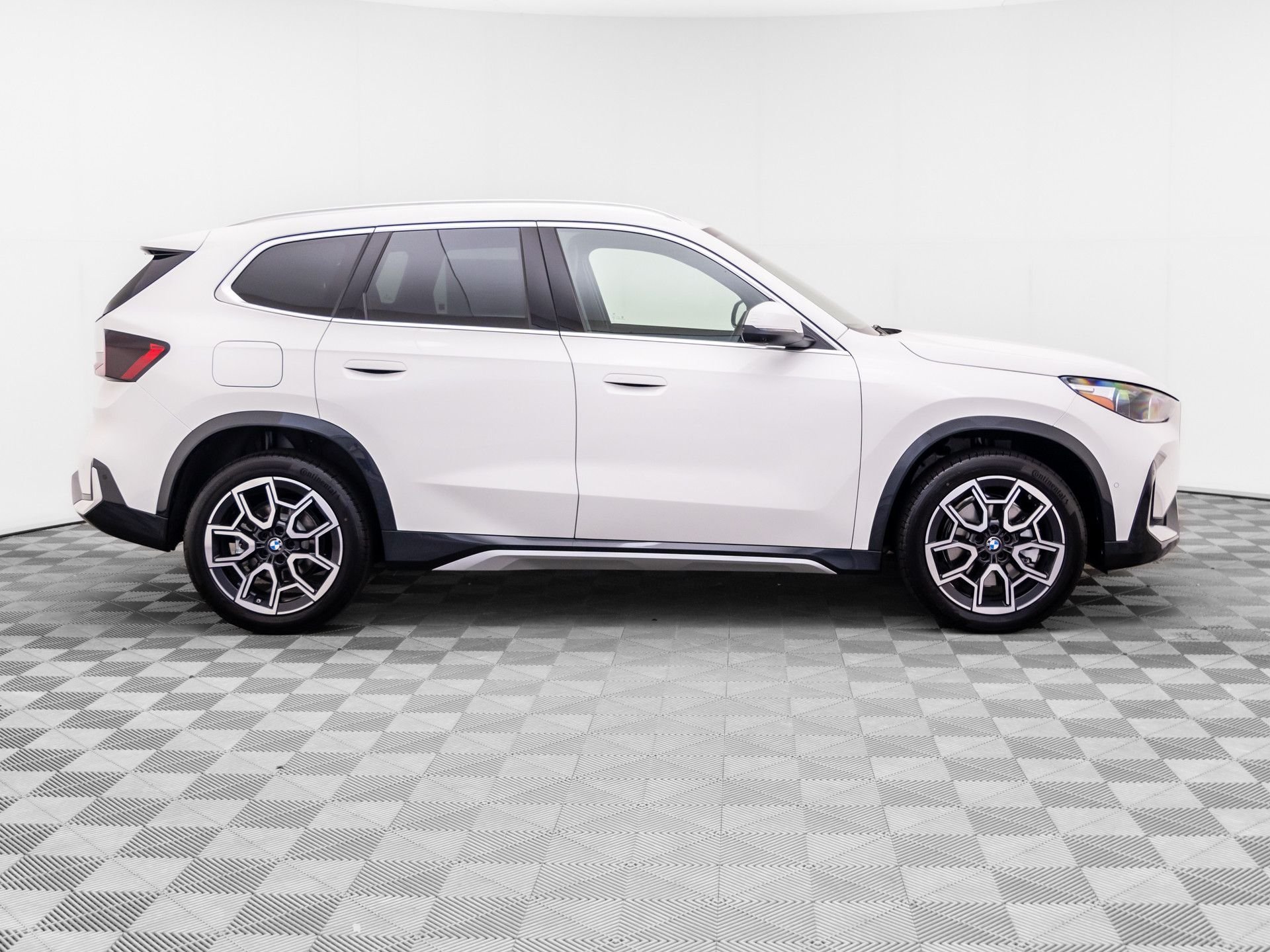 New 2026 Alpine White BMW xDrive28i image 8