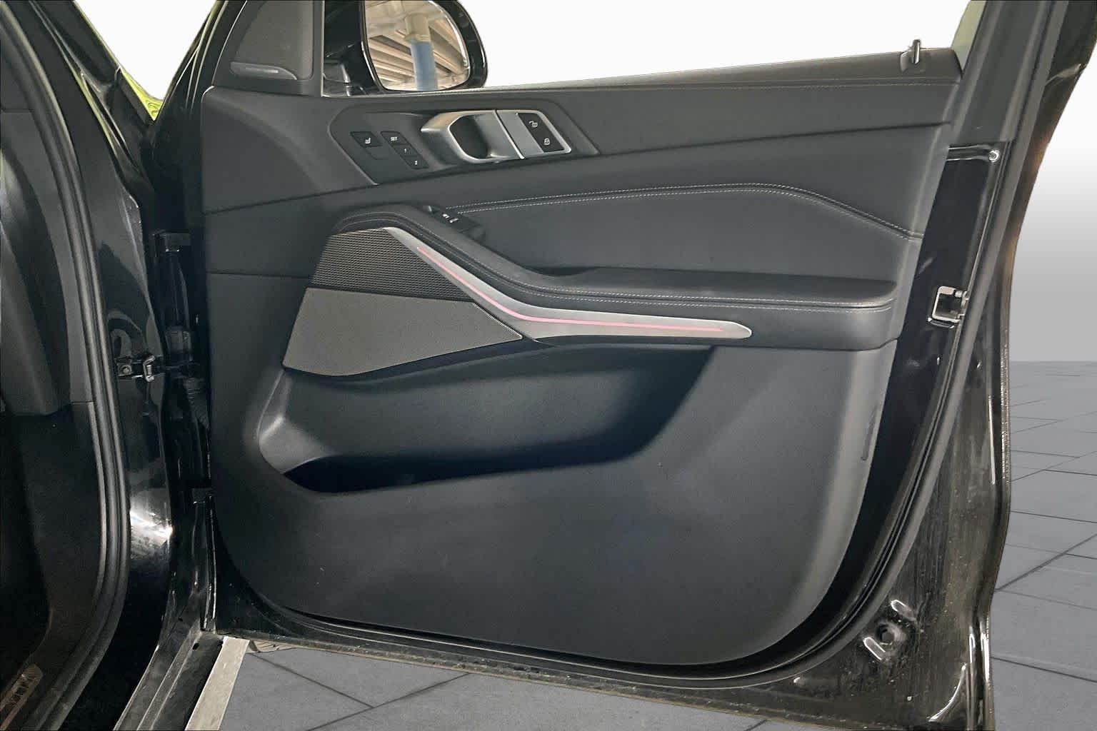 Used 2021 Black Sapphire Metallic BMW sDrive40i image 21
