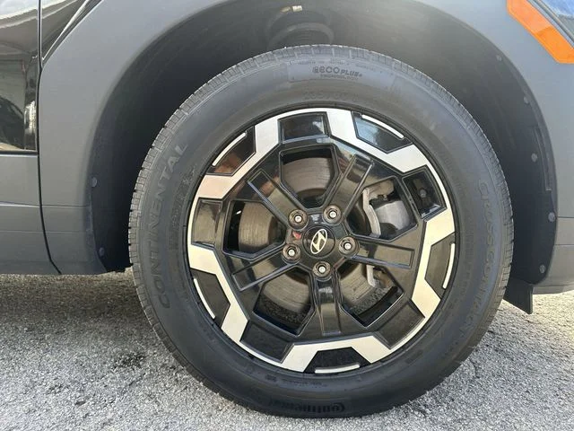 Used 2025 Black Hyundai SEL image 18