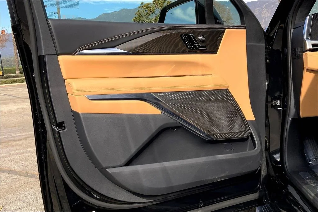 2025 Cadillac Escalade IQ Luxury 2 - Photo 11