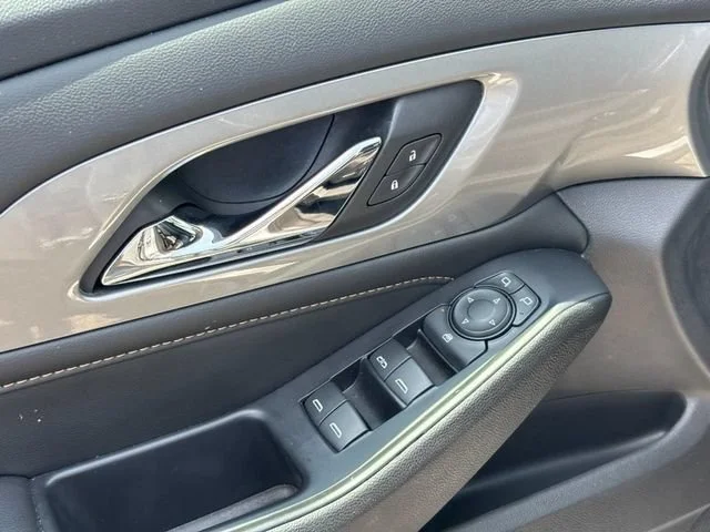 Used 2021 SILVER ICE METALLIC Chevrolet RS image 17