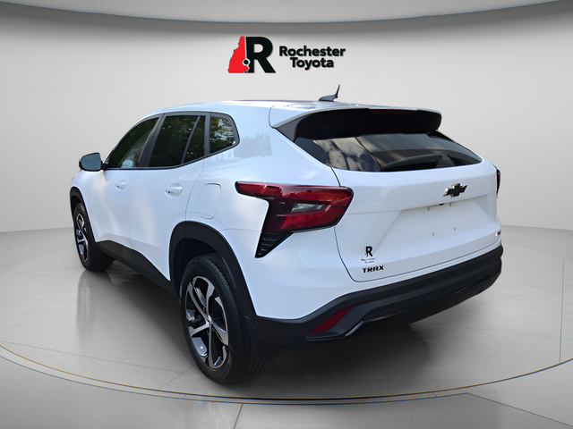Used 2025 White Chevrolet 1RS image 5