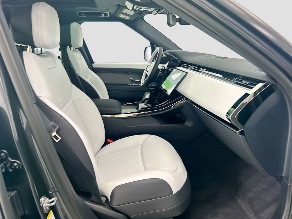 New 2026 Carpathian Grey Land Rover Dynamic SE image 19
