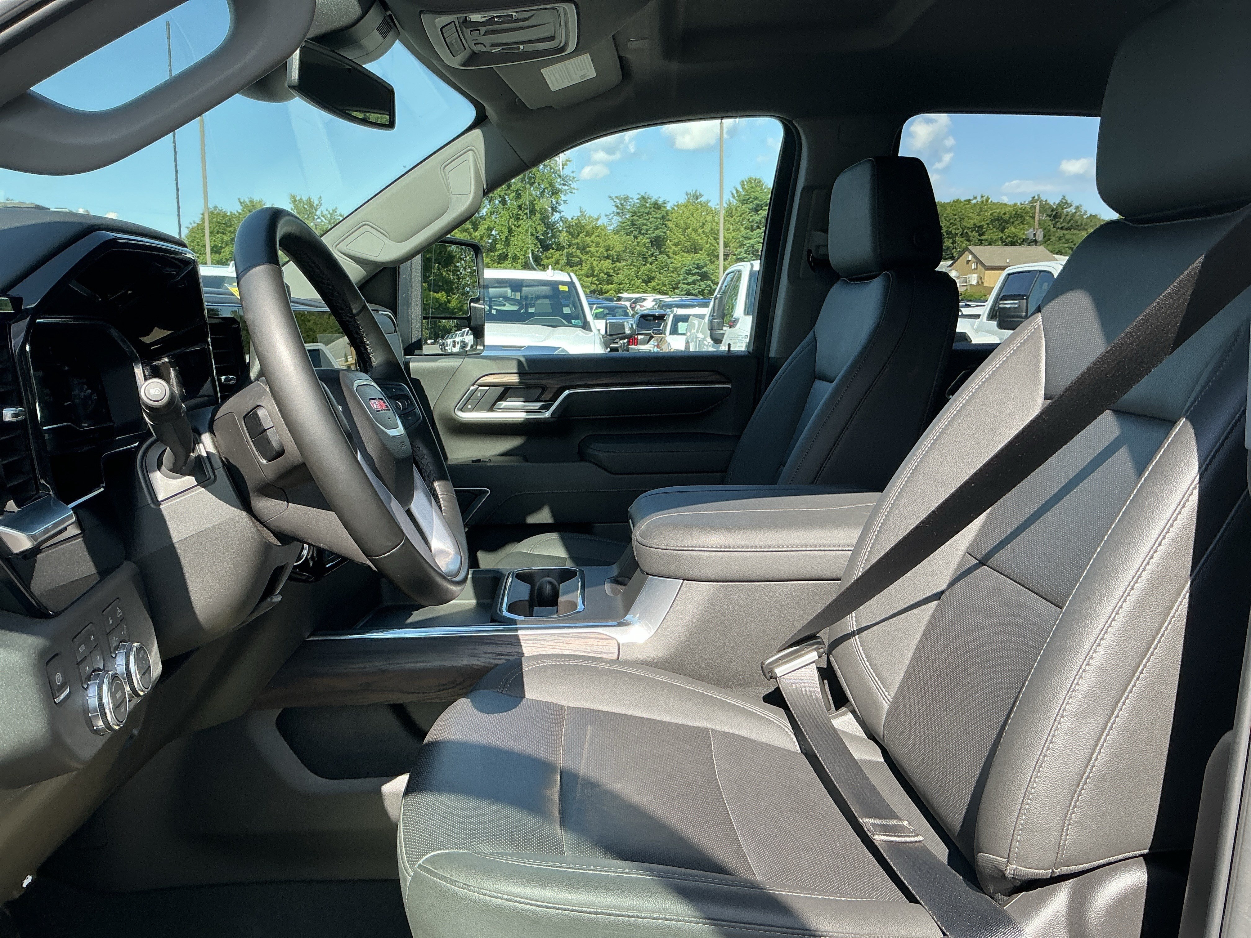 Used 2025 Sterling Metallic GMC SLT image 21