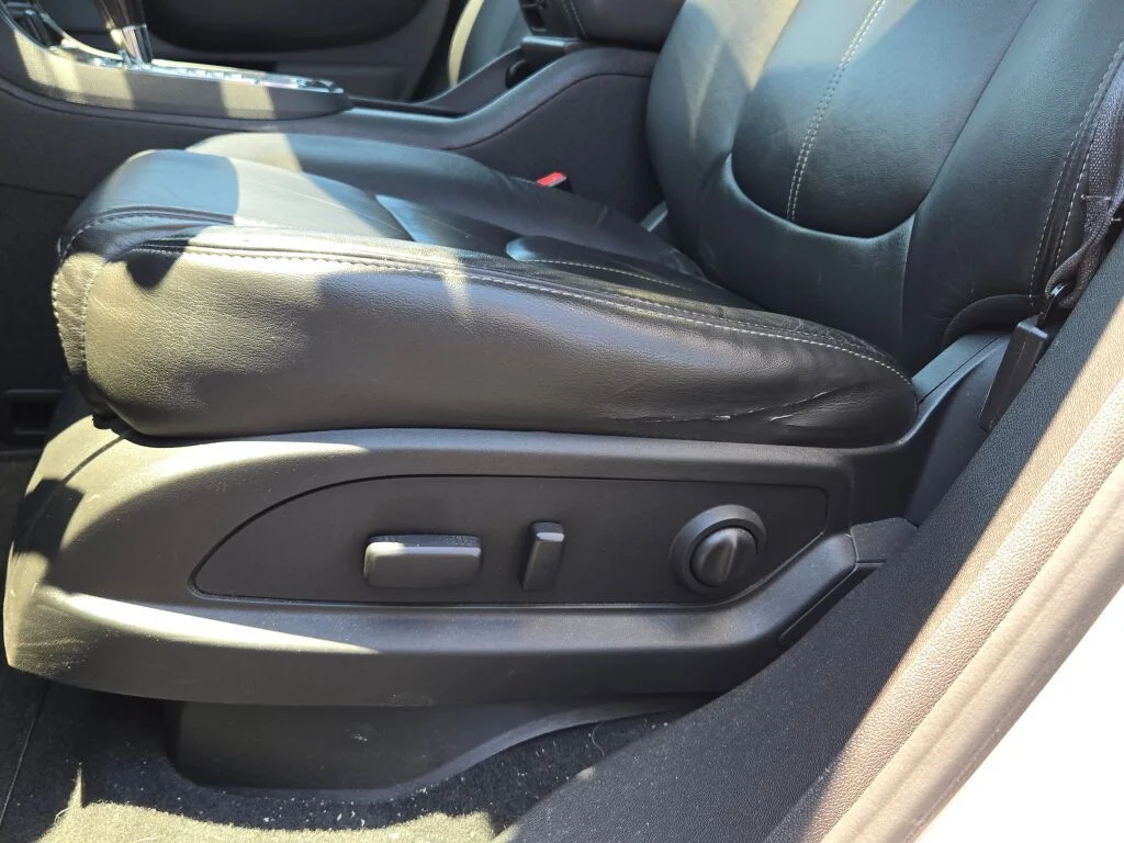 Used 2015 White GMC SLT-1 image 23