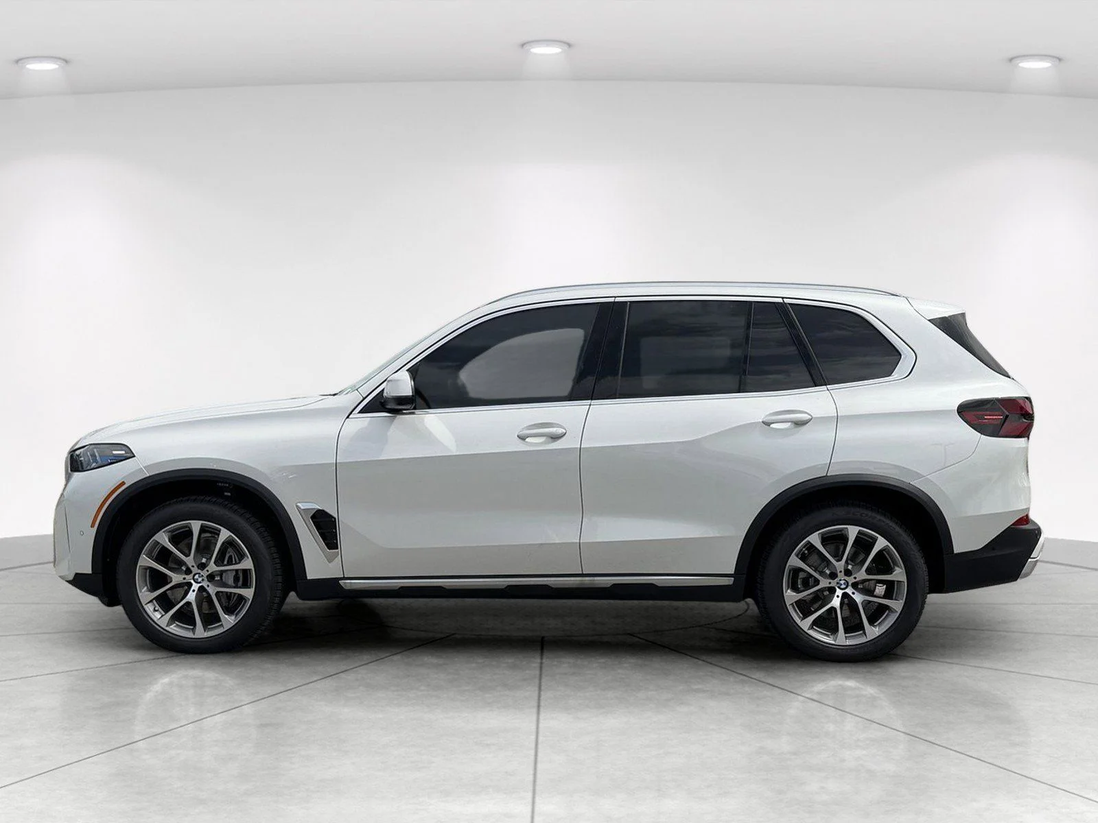 New 2026 Mineral White Metallic BMW sDrive40i image 6