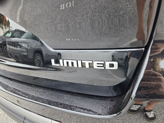 New 2026 Diamond Black Crystal Pearl-Coat Exterior Paint Jeep Limited image 12