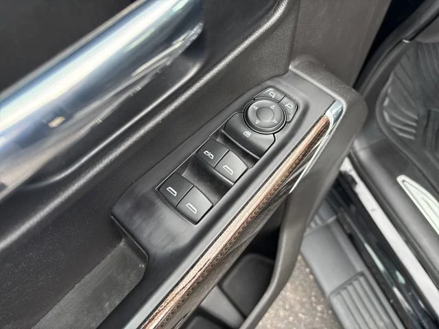 Used 2020 BLACK Chevrolet RST image 13