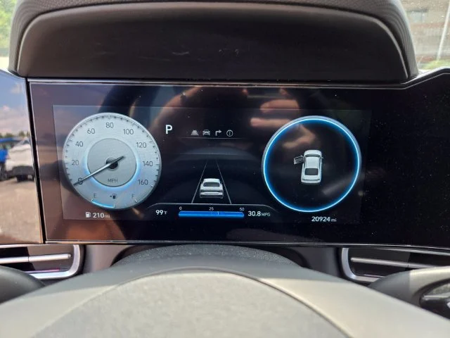Used 2025 White Hyundai SEL Convenience image 33