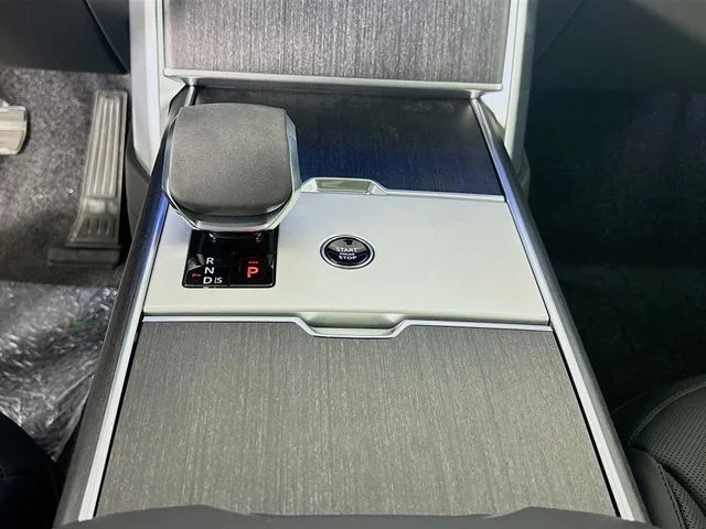 New 2026 Black Land Rover SE image 18