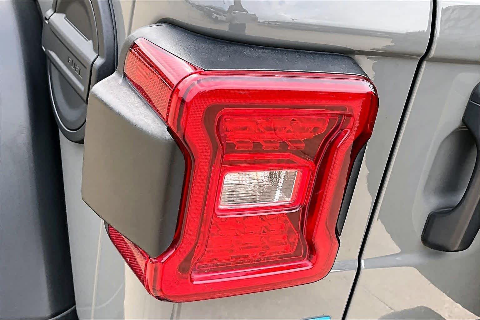 Used 2023 Sting-Gray Clearcoat Jeep Rubicon image 26