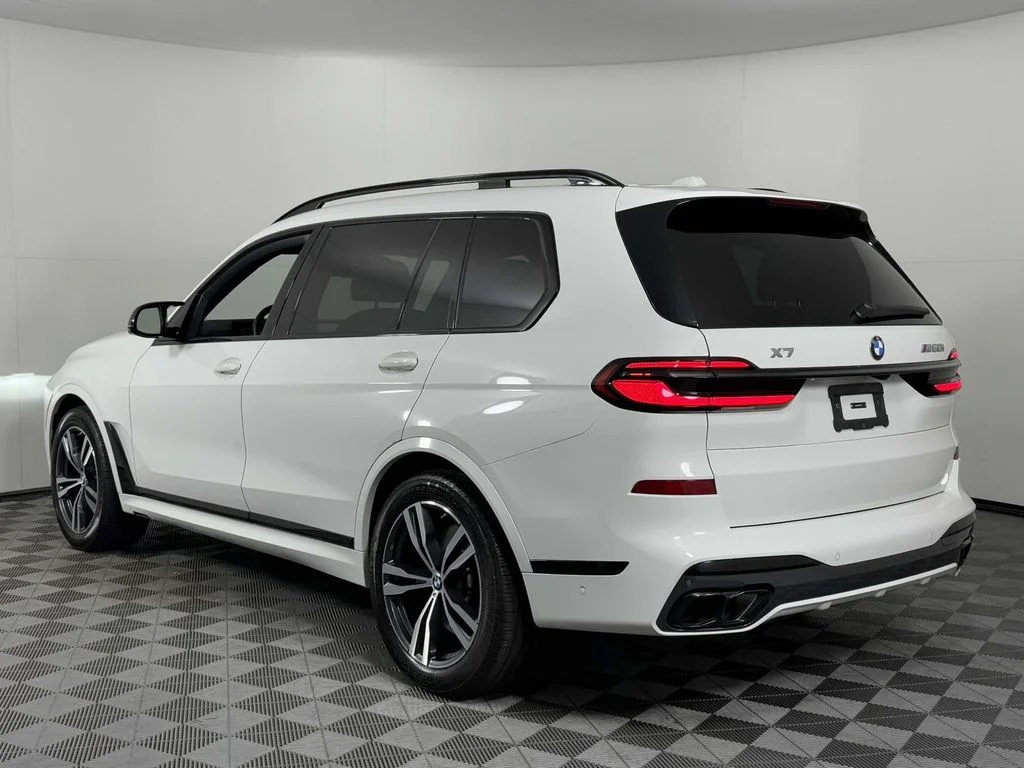 2025 BMW X7 M60i - Photo 8