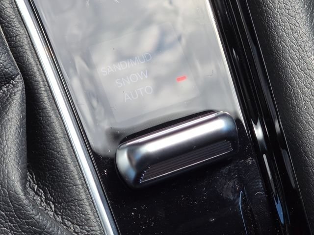 New 2026 Silver Zynith Metallic Clear-Coat Exterior Paint Jeep Latitude image 14