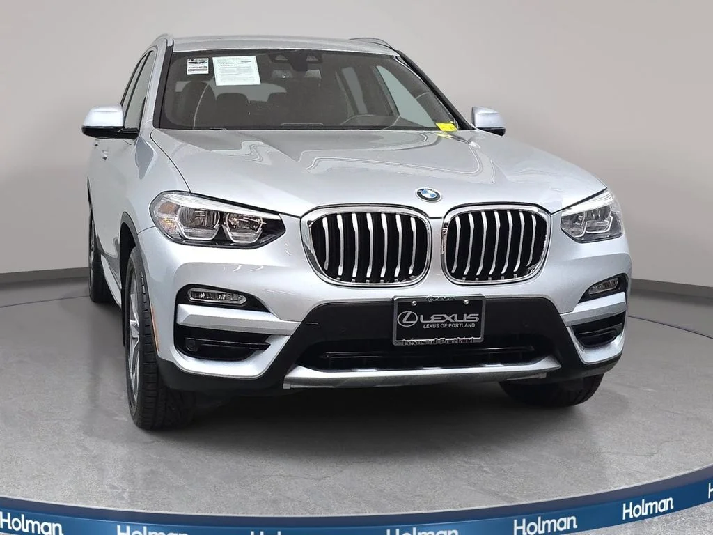 Used 2019 Silver BMW xDrive30i image 3