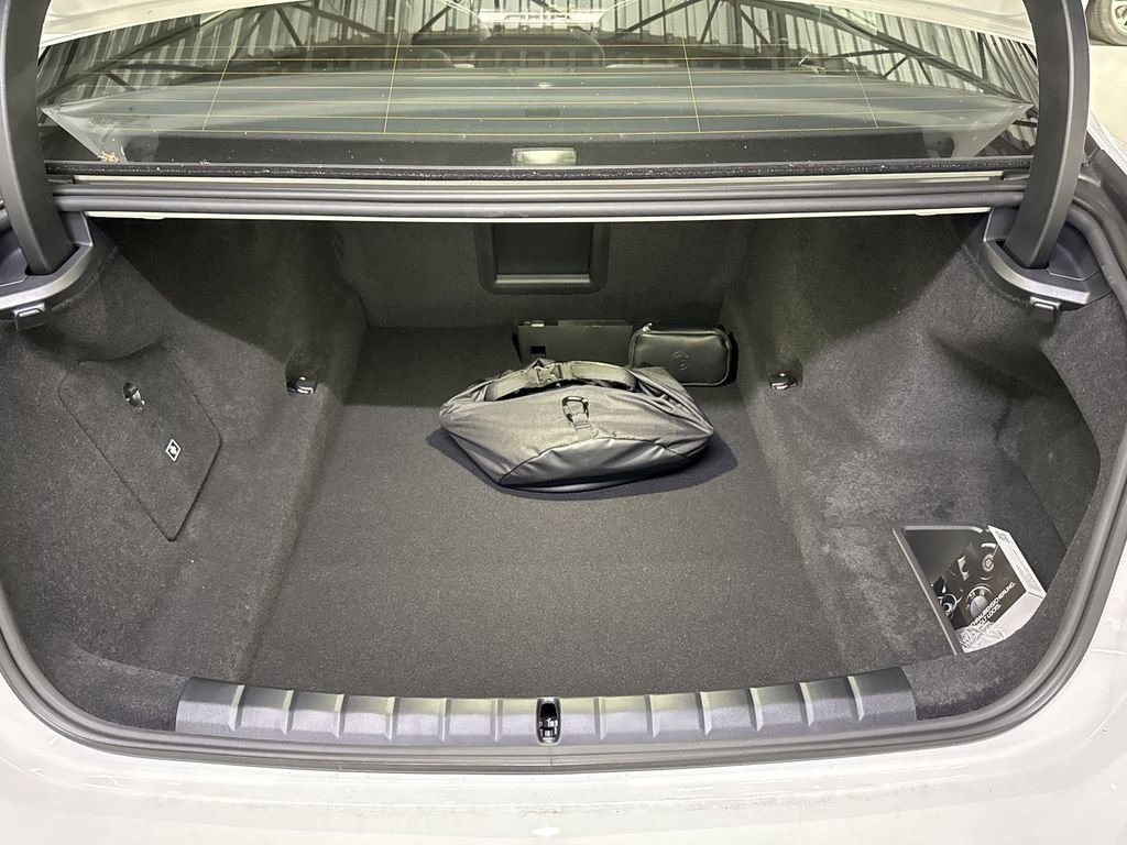 New 2026 Alpine White BMW 750e xDrive image 24