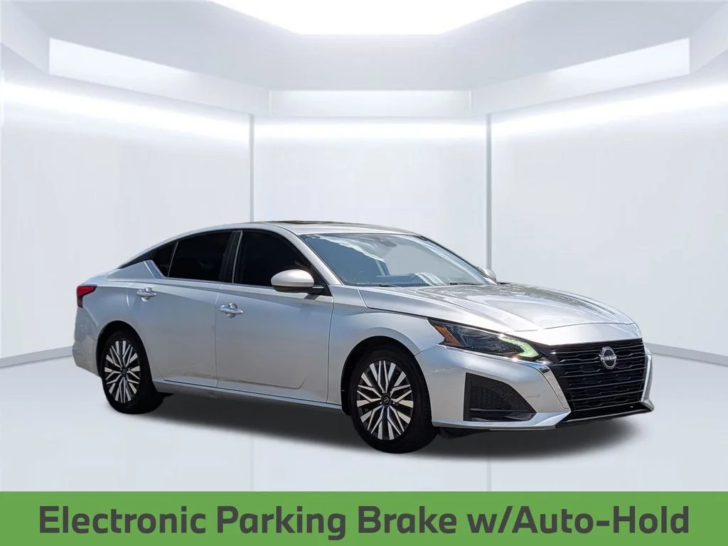 Used 2023 Silver Nissan 2.5 SV image 10