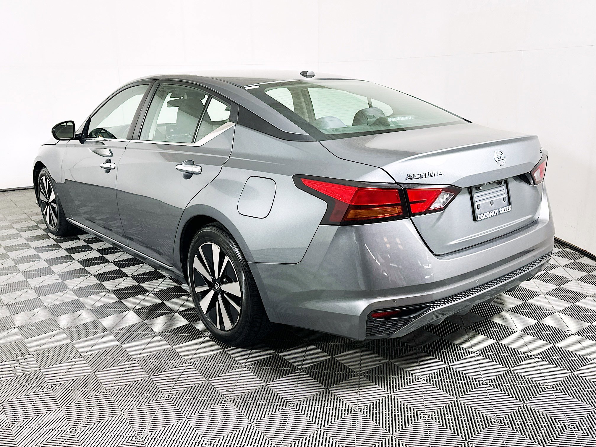 2021 Nissan Altima thumbnail 8