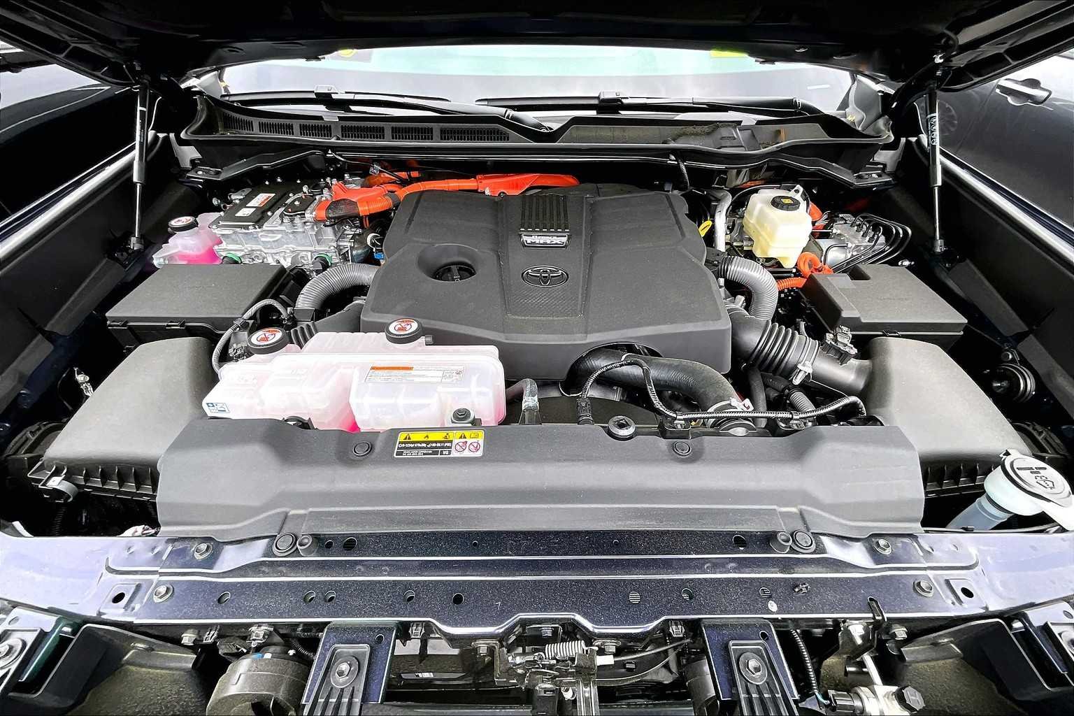 2025 Toyota Tundra Limited - Photo 16