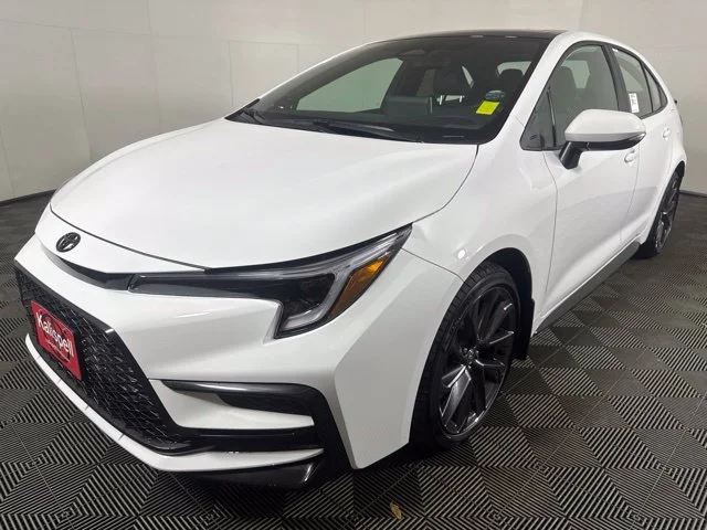 New 2026 Ice Cap with Midnight Black Metallic roof <sup>1</sup> Toyota  XSE image 7