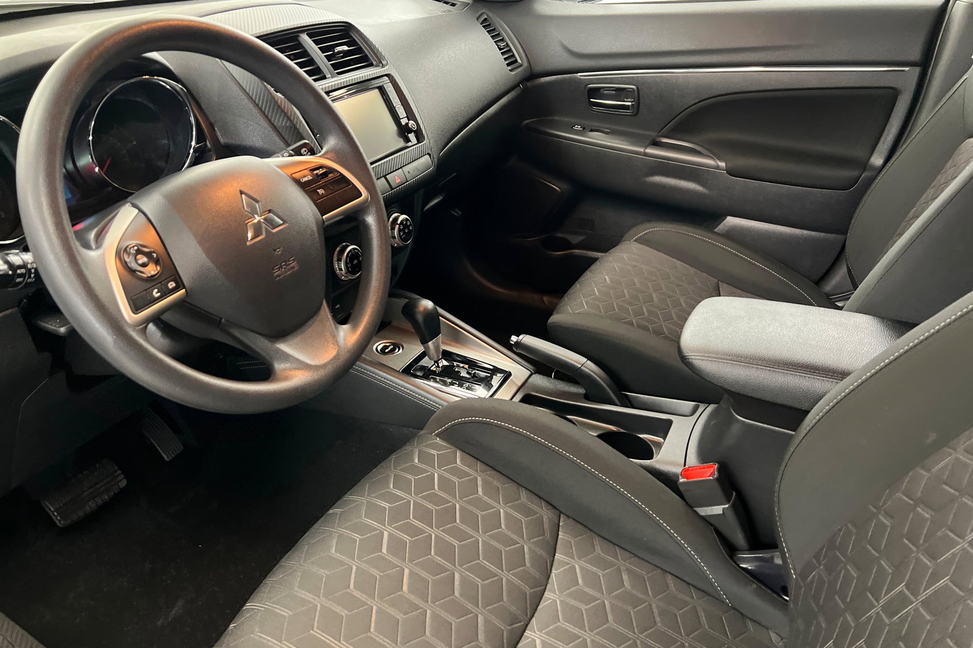 Used 2025 Silver Mitsubishi 2.0 ES image 16