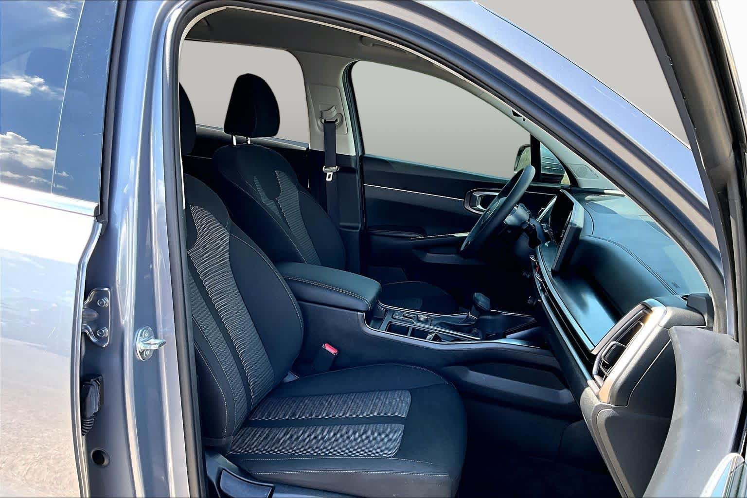 Used 2025 Everlasting Silver Kia LX image 12