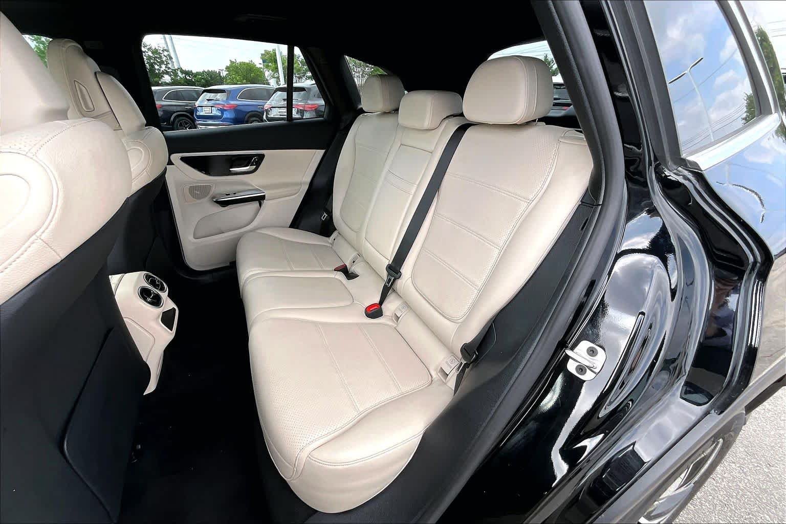 Used 2024 Black Mercedes-Benz GLC 300 image 21