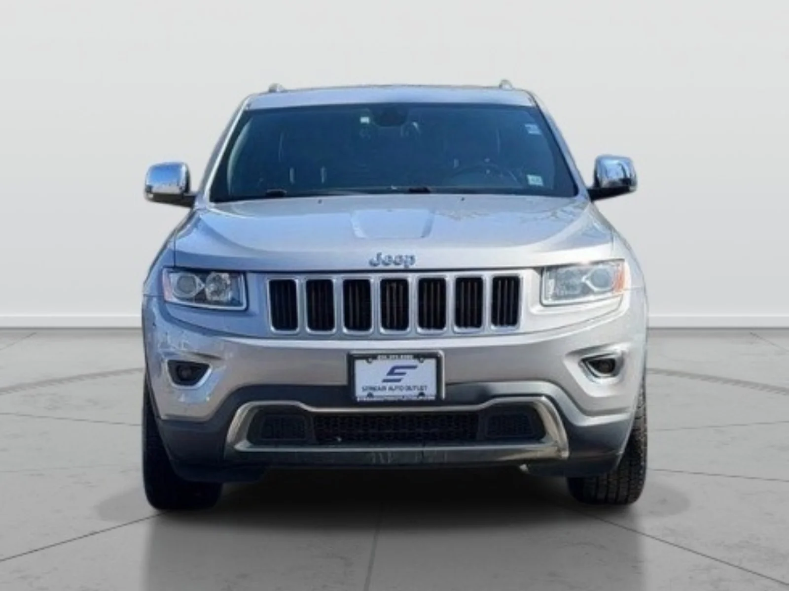 Used 2015 Silver Jeep Limited image 2