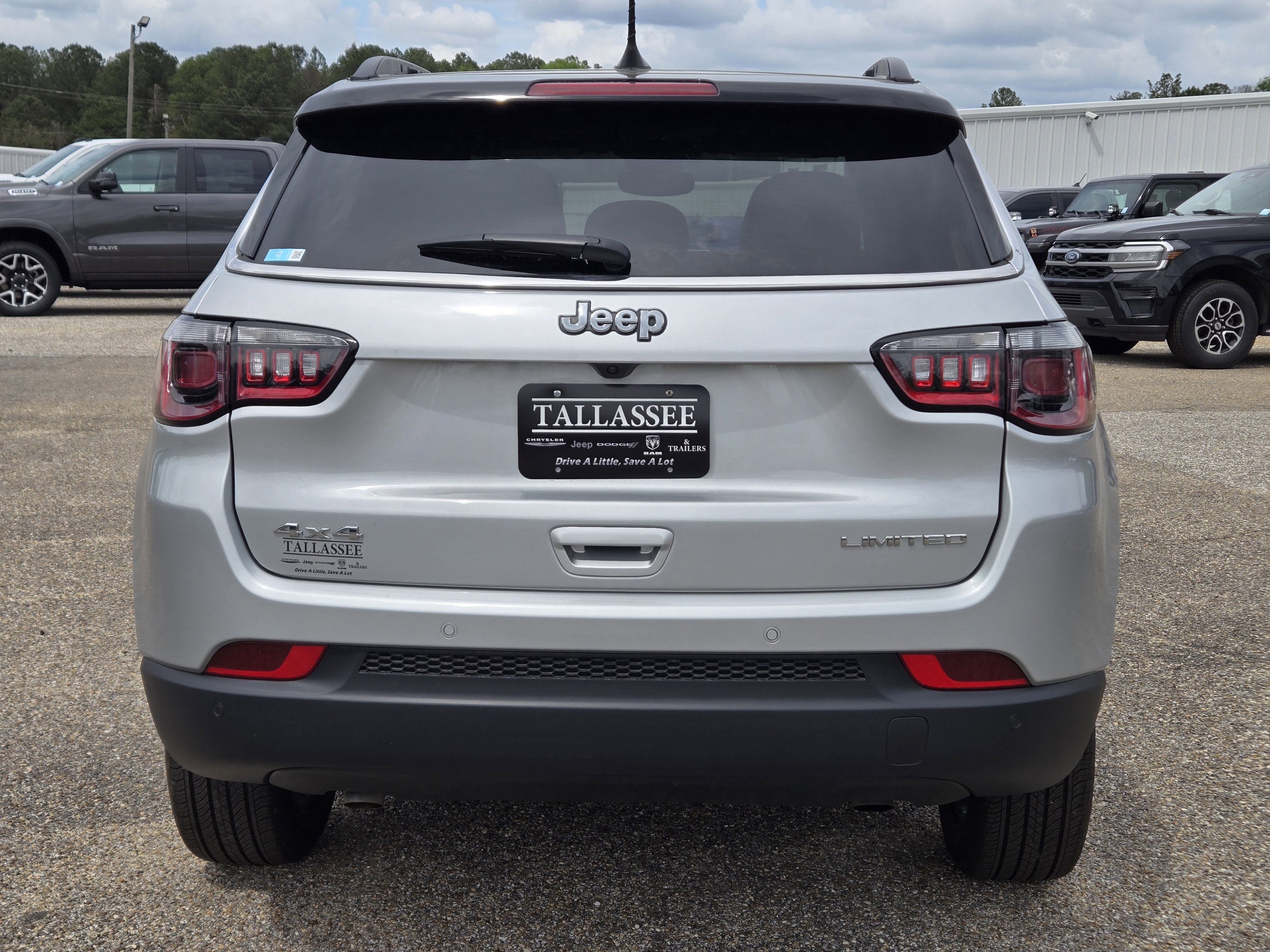 2025 Jeep Compass Limited - Photo 8
