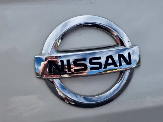 Used 2022 White Nissan 2.5 Platinum image 17