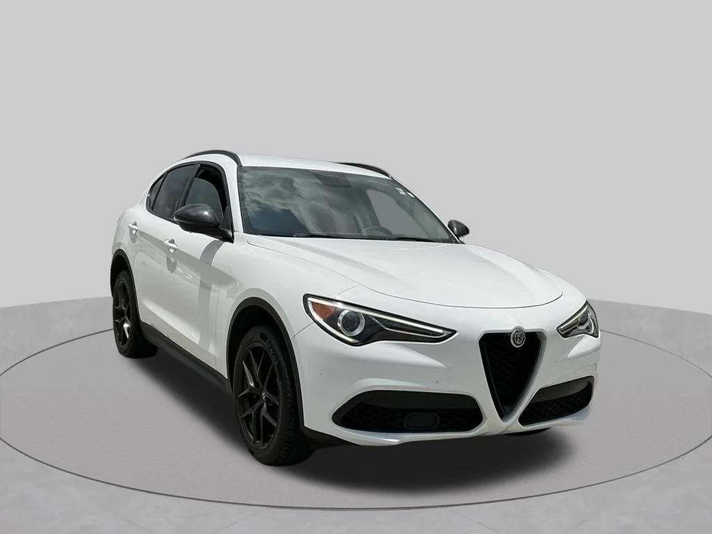 Used 2019 White Alfa Romeo Base image 18