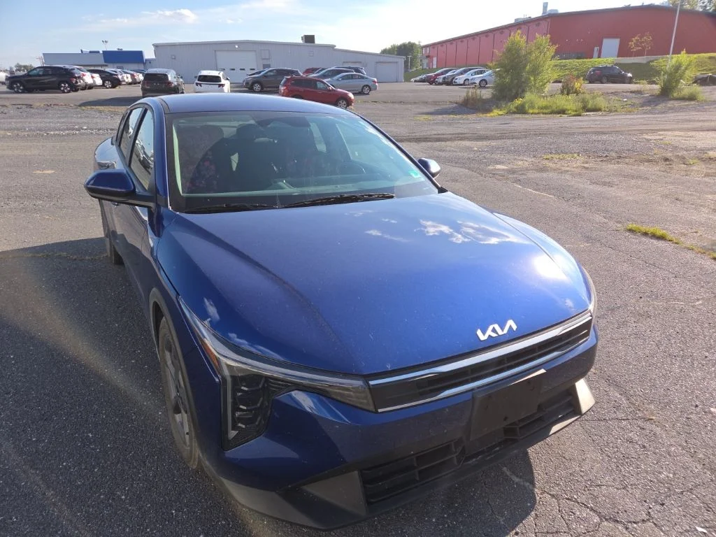 Used 2025 Blue Kia LXS image 3