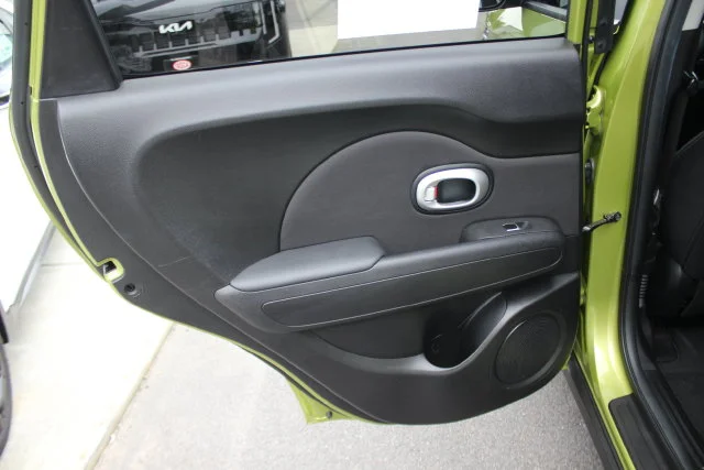 Used 2018 Green Kia Plus image 20