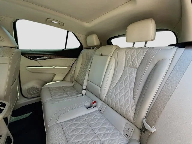 Used 2022 Sapphire Metallic Buick Avenir image 21