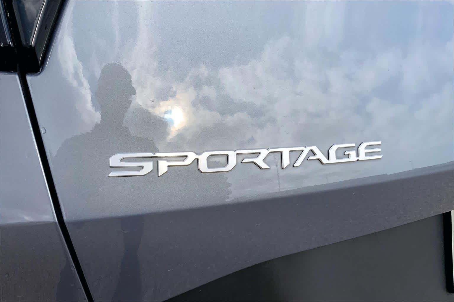 Used 2025 Everlasting Silver Kia LX image 10