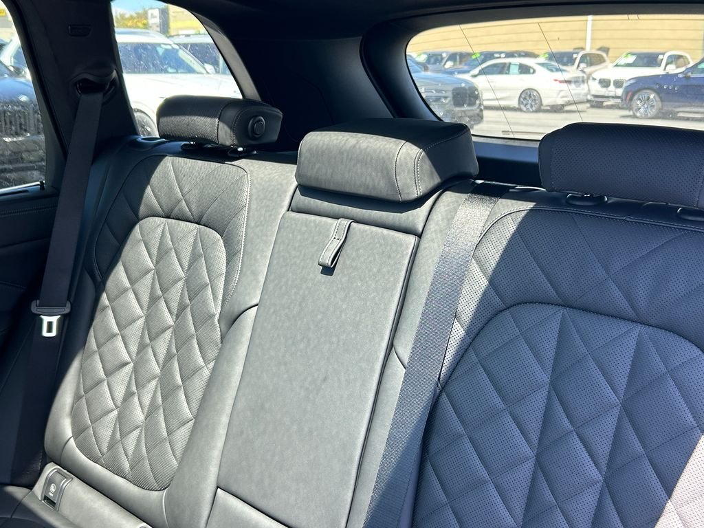 New 2026 Black Sapphire Metallic BMW xDrive50e image 32