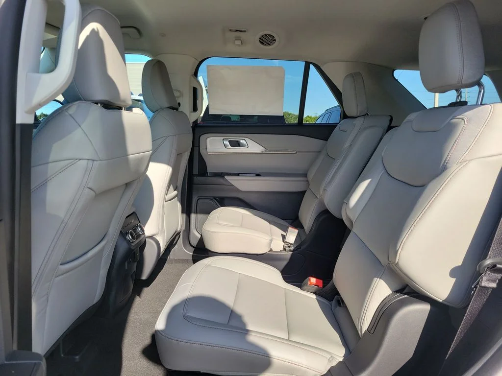 New 2026 Star White Metallic Tri-Coat Ford Active image 9