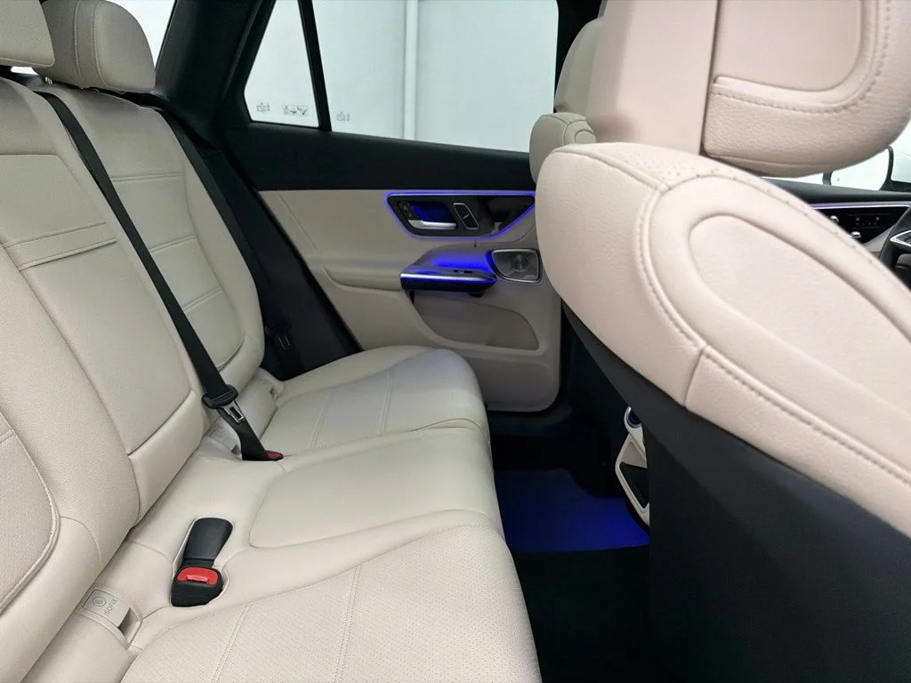 New 2027 White Mercedes-Benz GLC 300 image 25