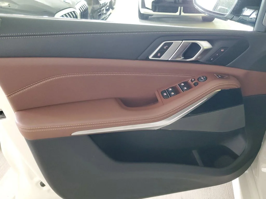 New 2026 Alpine White BMW sDrive40i image 14