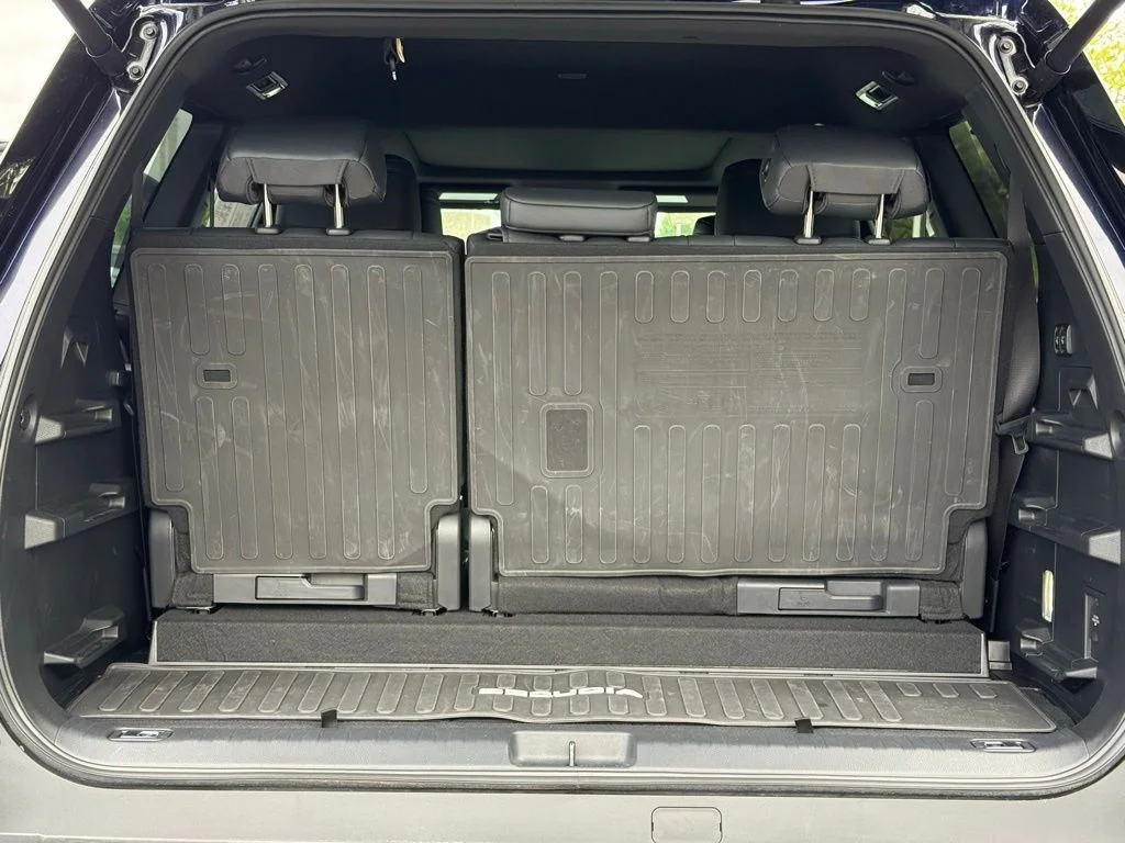 Certified Used 2025  Toyota Platinum image 11