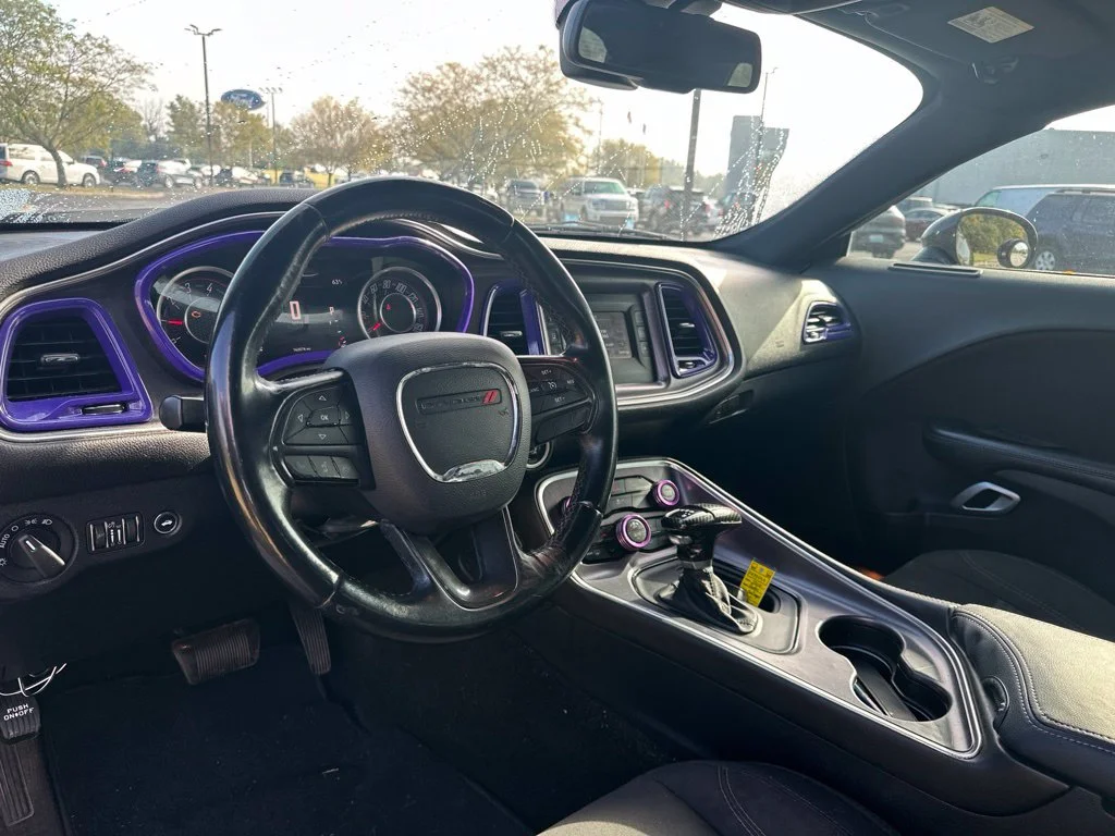 Used 2015 Pitch Black Clearcoat Dodge SXT image 9