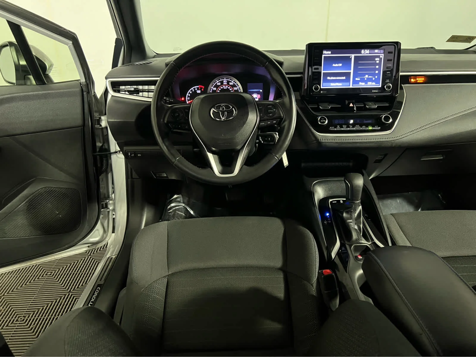 Used 2022 Classic Silver Metallic Toyota SE image 13