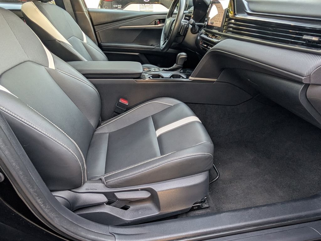 Used 2025  Toyota LE image 22