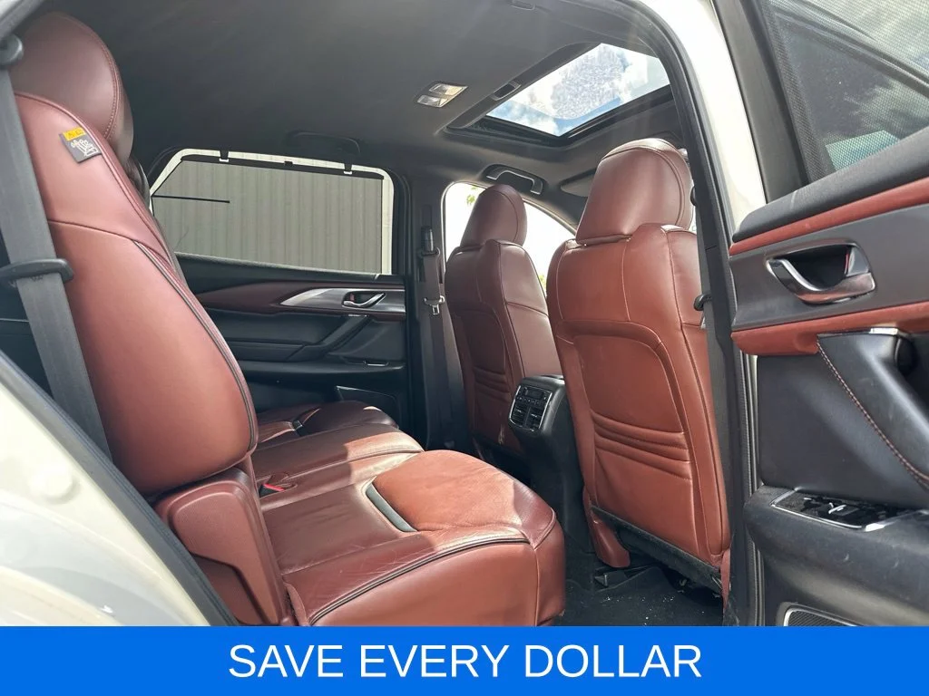 Used 2018 White Mazda Signature image 16