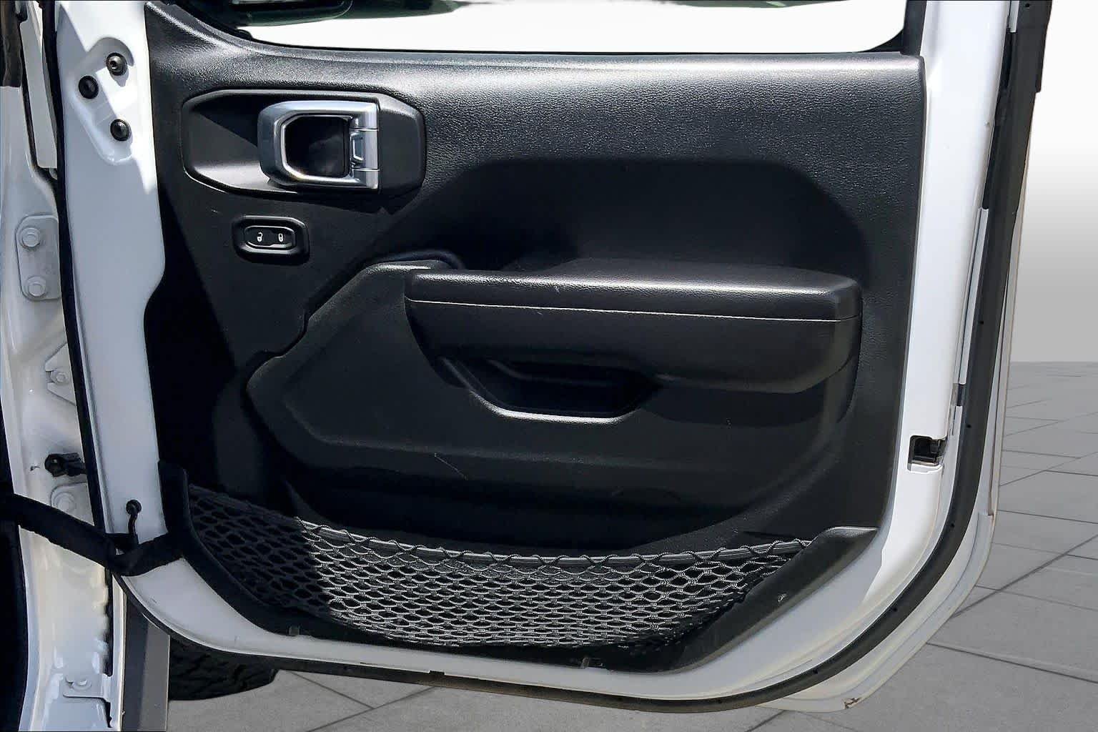 Used 2021 Bright White Clearcoat Jeep Mojave image 23