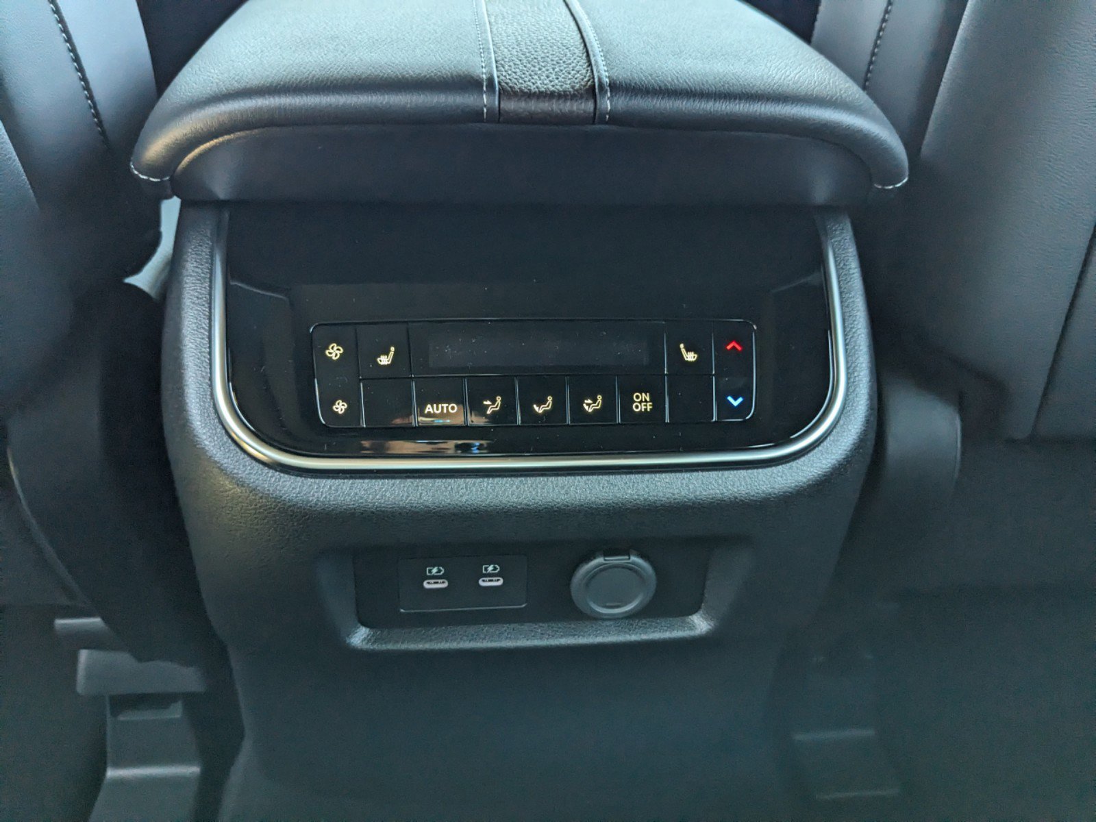 2026 Nissan Armada Platinum - Photo 23