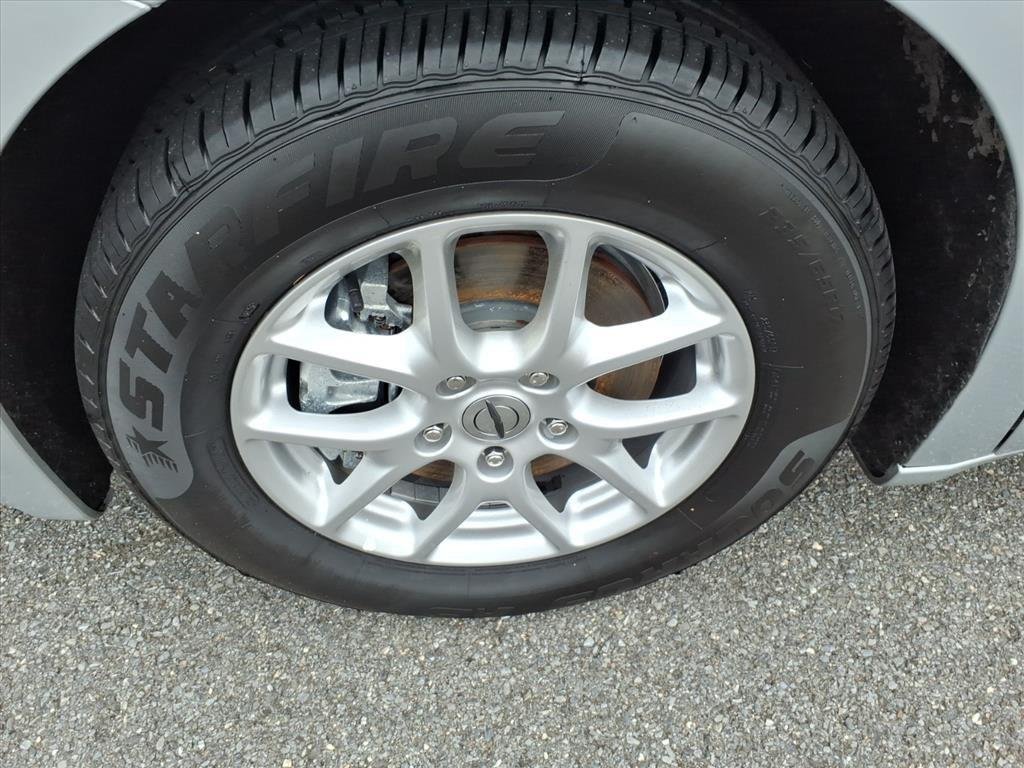 Used 2023 Silver Mist Clearcoat Chrysler LX image 10